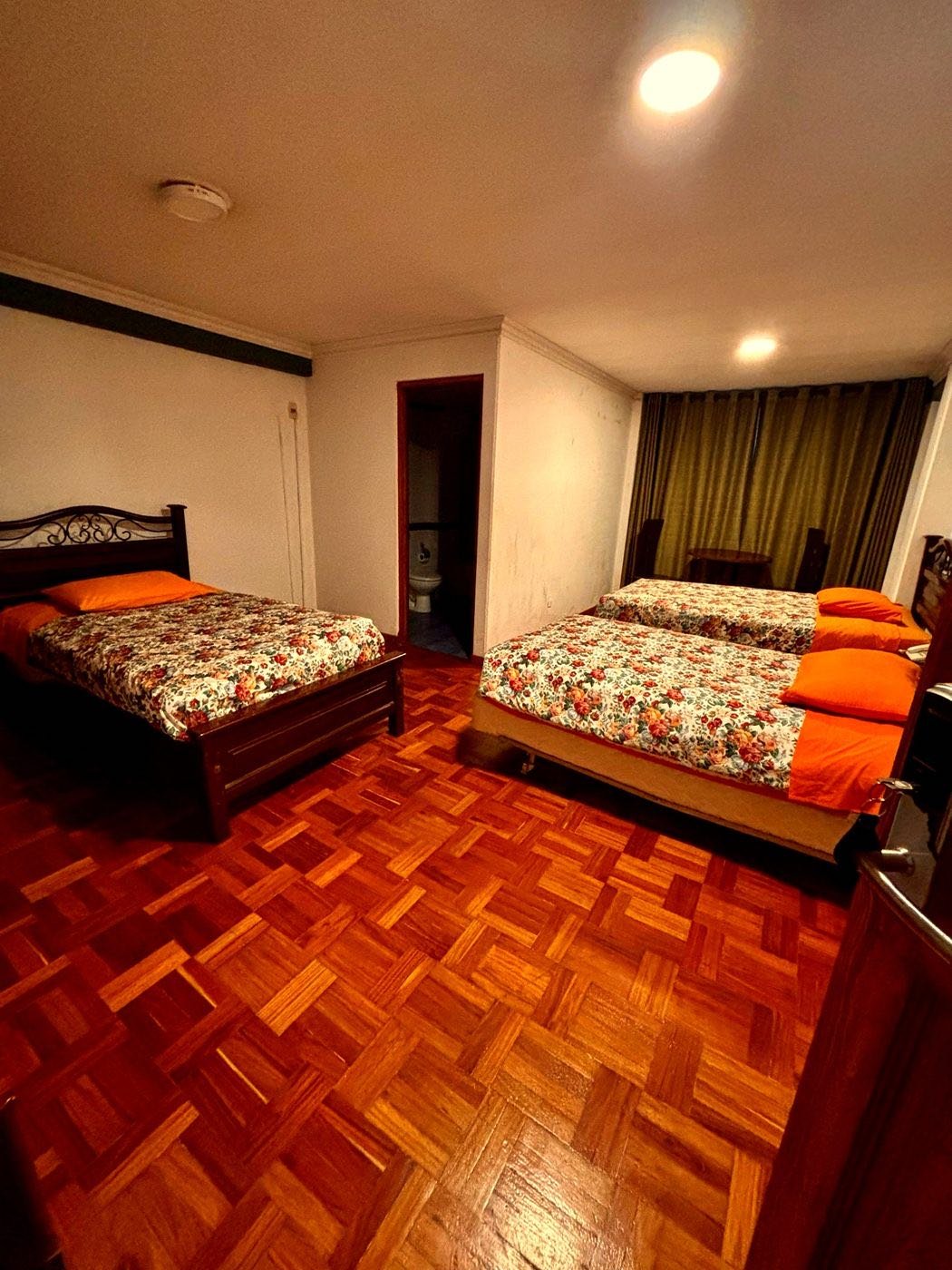 Habitación triple con tres camas, Hotel Berlina La Paz